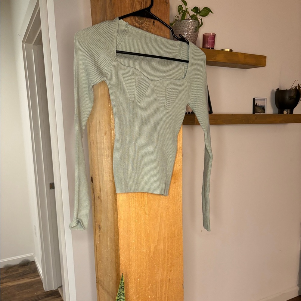 Light green women’s long sleeve fitted shirt